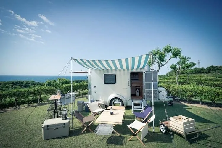 Une charmante petite caravane minimaliste par X-Cabin une charmante petite caravane minimaliste par x cabin 10 une-charmante-petite-caravane-minimaliste-par-x-cabin-10