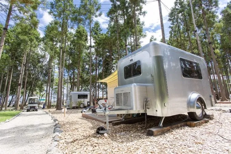 Une charmante petite caravane minimaliste par X-Cabin une charmante petite caravane minimaliste par x cabin 9 une-charmante-petite-caravane-minimaliste-par-x-cabin-9