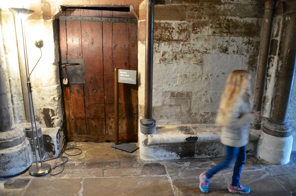 Une porte de l'abbaye de Westminster est la plus vieille porte du Royaume uni une porte de labbaye de westminster est la plus vieille porte de grande bretagne 2 une-porte-de-labbaye-de-westminster-est-la-plus-vieille-porte-de-grande-bretagne-2