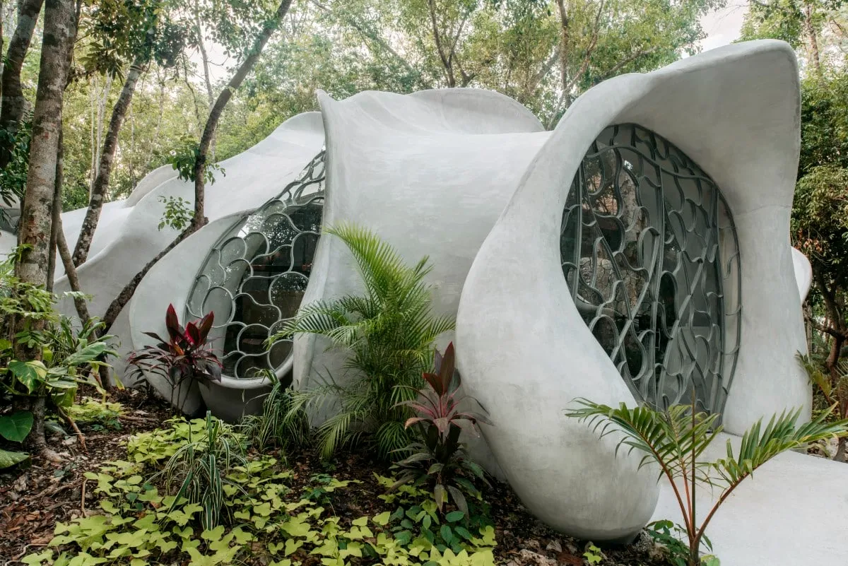 Des bureaux de forme organique dans la jungle Maya des bureaux de forme organique dans la jungle maya tulum mexique 2 des-bureaux-de-forme-organique-dans-la-jungle-maya-tulum-mexique-2