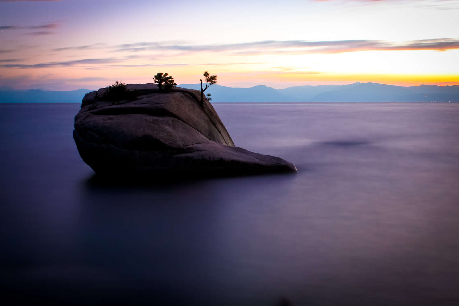 La nature joue les artistes à Bonsaï Rock la nature joue les artistes a bonsai rock lac tahoe nevada usa 5 la-nature-joue-les-artistes-a-bonsai-rock-lac-tahoe-nevada-usa-5.