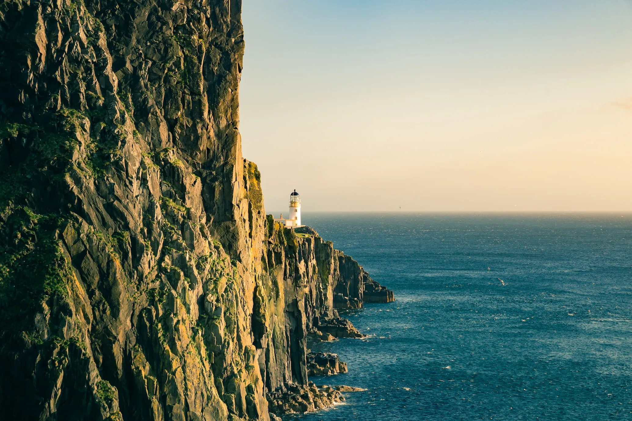 Le magnifique phare de Neist Point le magnifique phare de neist point lighthouse ile de sky ecosse 3 le-magnifique-phare-de-neist-point-lighthouse-ile-de-sky-ecosse-3
