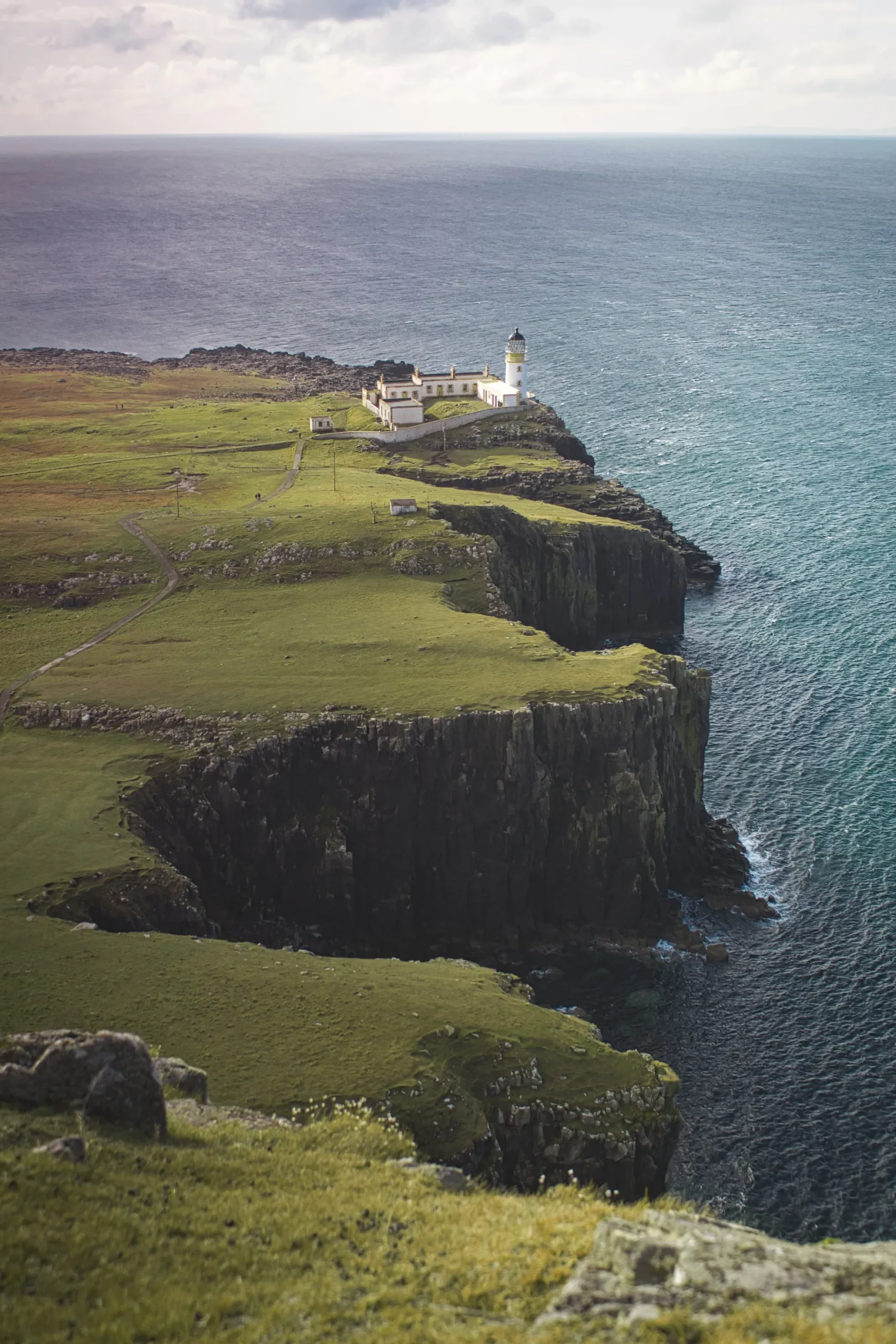 Le magnifique phare de Neist Point le magnifique phare de neist point lighthouse ile de sky ecosse 8 scaled le-magnifique-phare-de-neist-point-lighthouse-ile-de-sky-ecosse-8