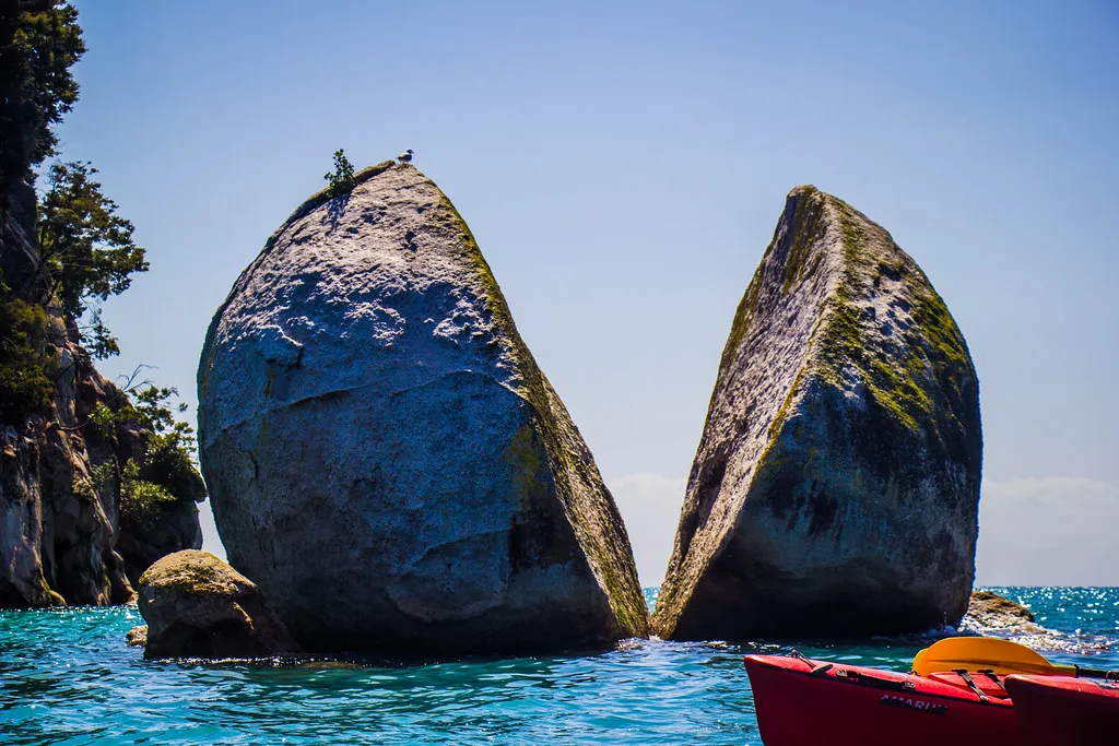 Le rocher de la pomme fendue - Split Apple Rock le rocher de la pomme fendue split apple rock Tokangawha nouvelle zelande 5 le-rocher-de-la-pomme-fendue-split-apple-rock-Tokangawha-nouvelle-zelande-5