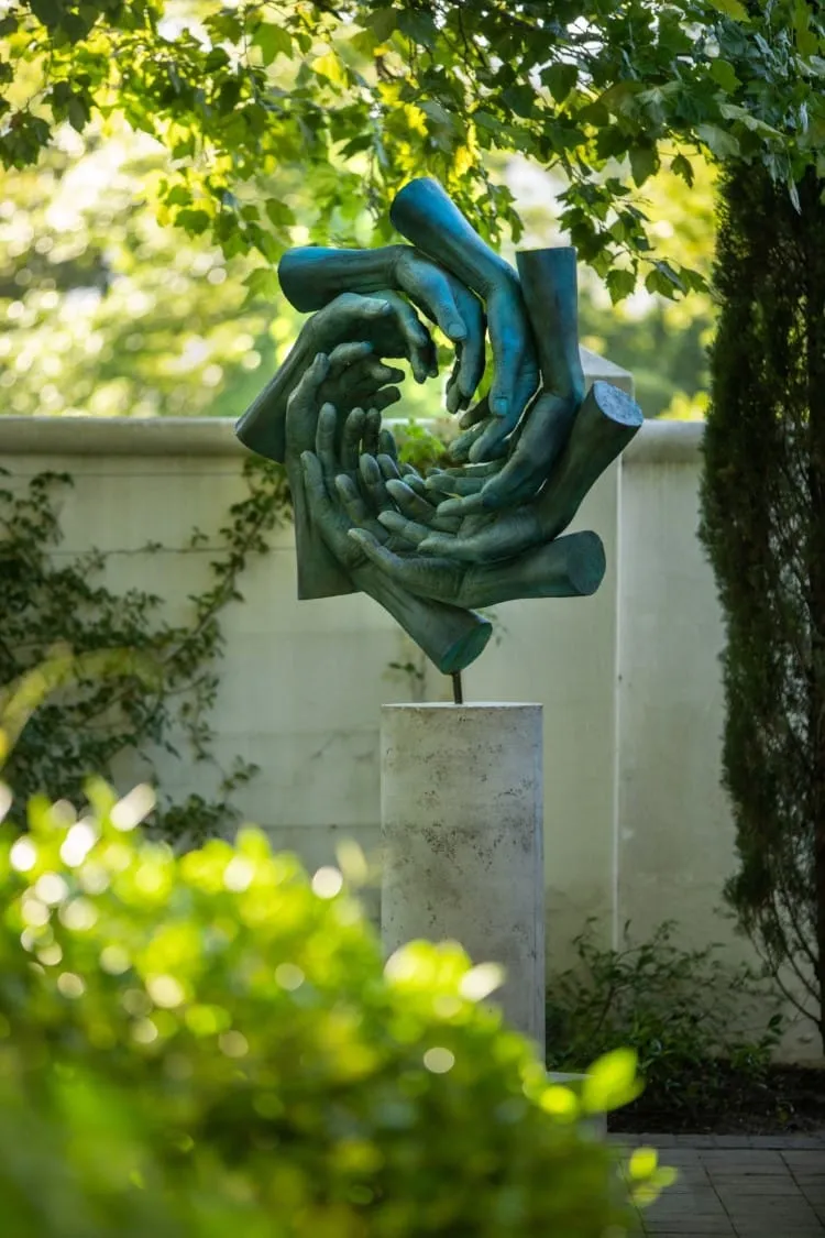 Les sculptures de tornades de mains de Anton Smit les sculptures de tornades de mains de anton smit 6 les-sculptures-de-tornades-de-mains-de-anton-smit-6