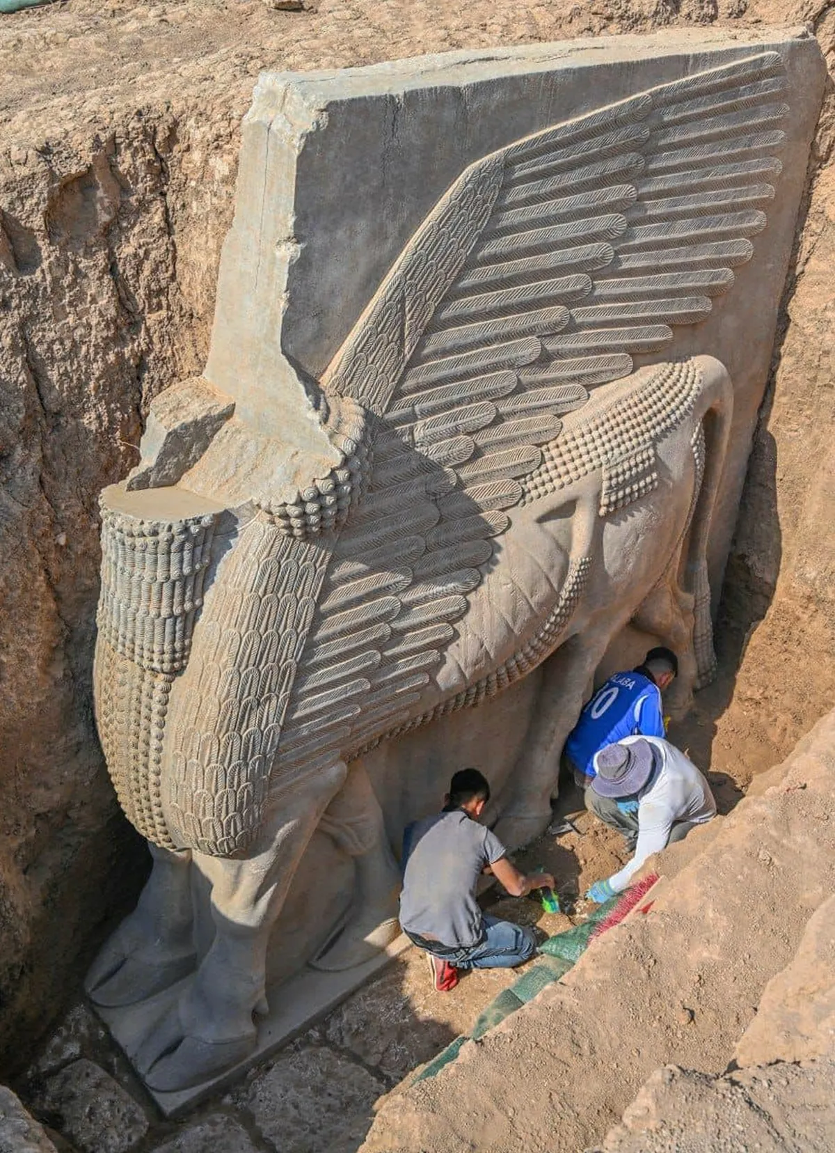L'excavation d'un Lamassu assyrien de 2 700 ans lexcavation dun lamassu assyrien de 2 700 ans 2 excavation-dun-lamassu-assyrien-de-2-700-ans-2