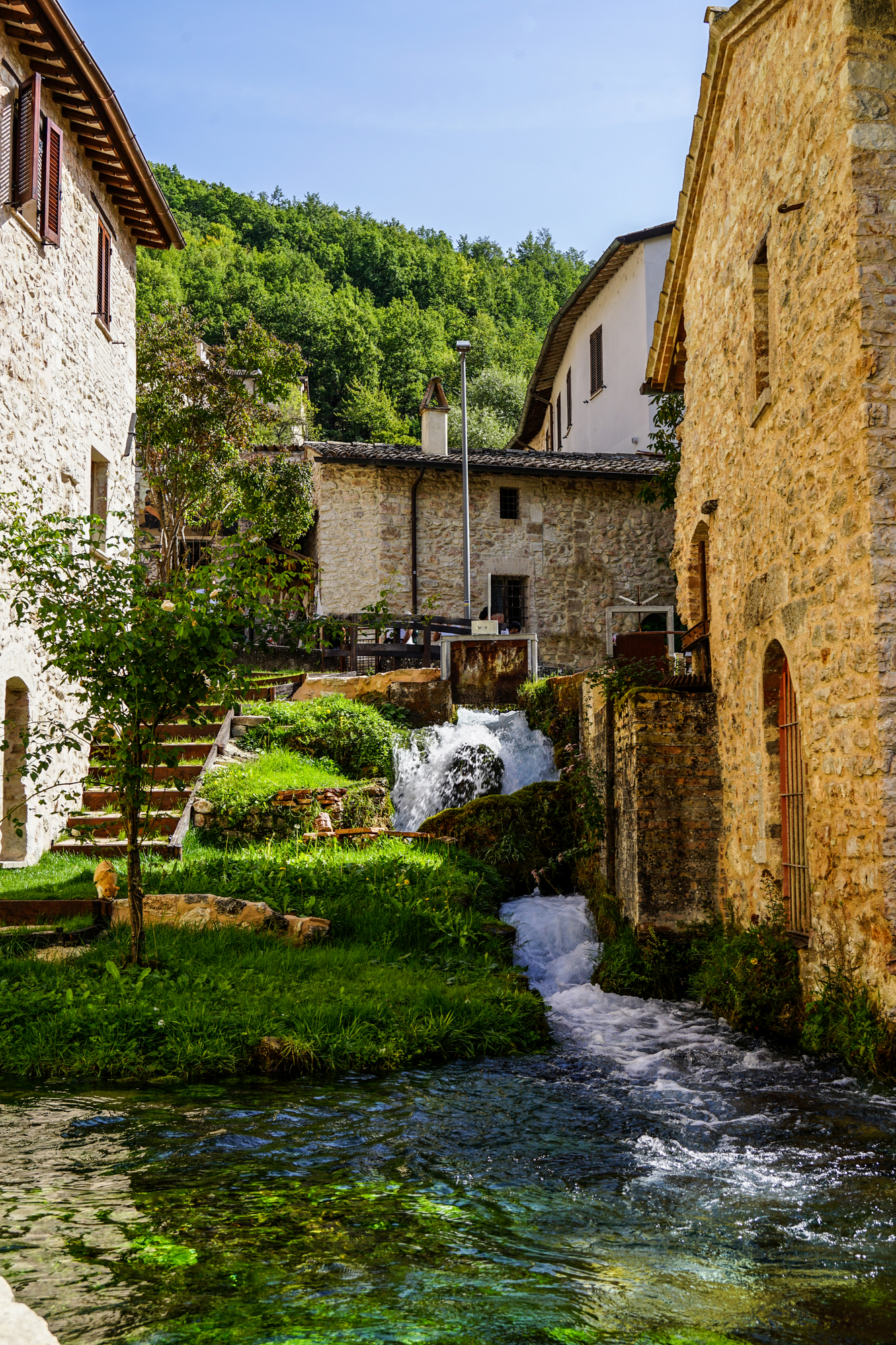 Rasiglia, village de ruisseaux et Venise miniature rasiglia village de ruisseaux et venise miniature ombrie italie 5 rasiglia-village-de-ruisseaux-et-venise-miniature-ombrie-italie-5