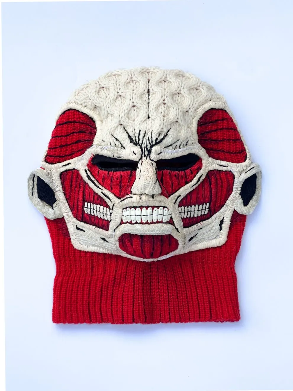 Une cagoule Titan Colossal de l'Attaque des Titans une cagoule titan colossal de lattaque des titans 5 une-cagoule-titan-colossal-de-lattaque-des-titans-5