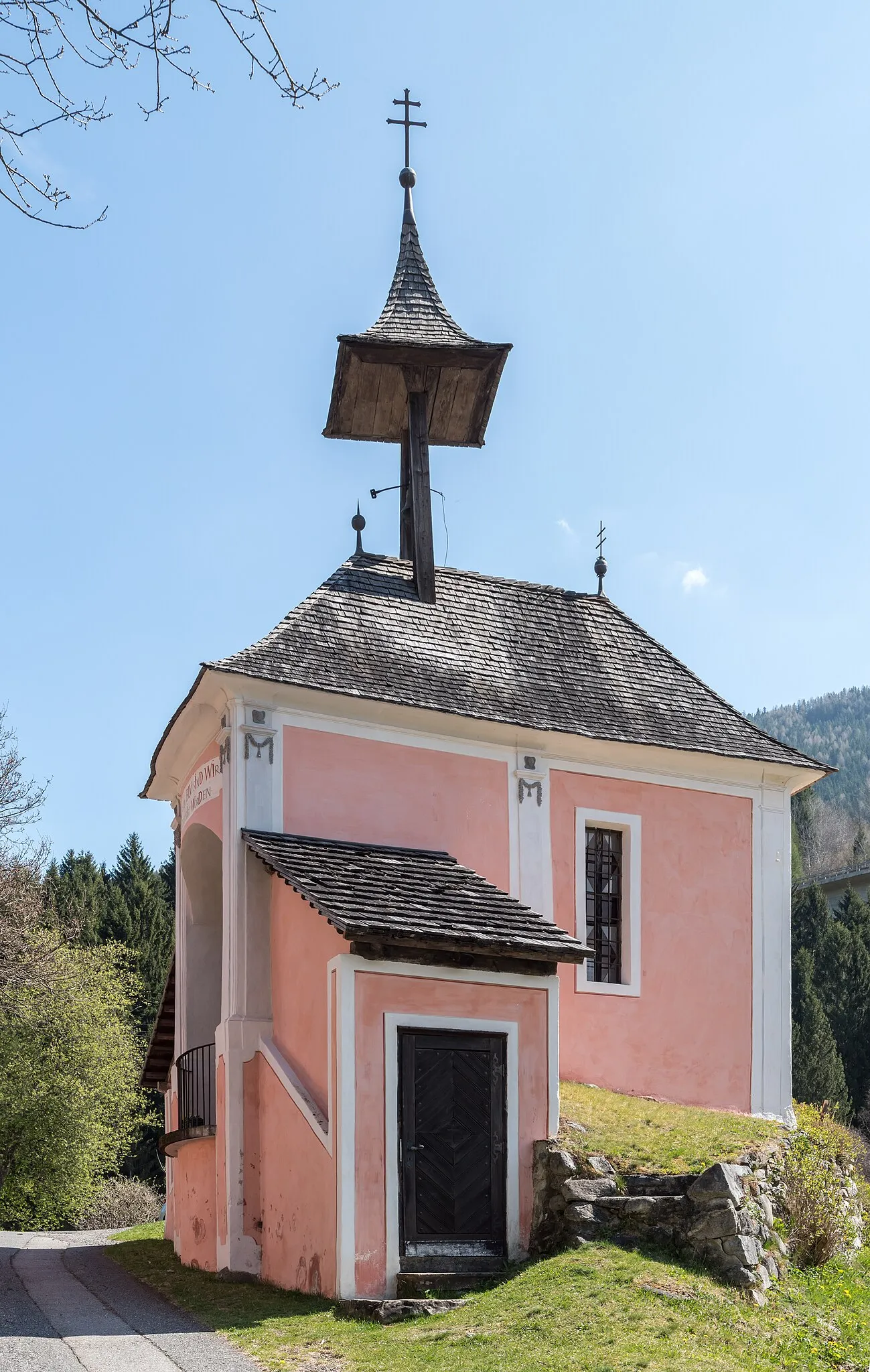 L' église coupée en deux de Gmünd en Autriche l eglise coupee en deux de gmund autriche 4 l-eglise-coupee-en-deux-de-gmund-autriche-4.