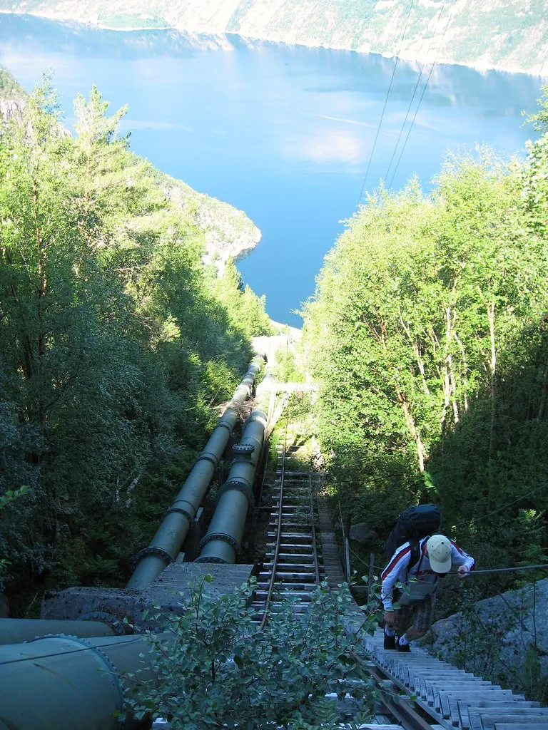 L'escalier de Flørli, le plus grand escalier de bois du monde l escalier de florli le plus grand escalier de bois du monde stavanger norvege 3 l-escalier-de-florli-le-plus-grand-escalier-de-bois-du-monde-stavanger-norvege-3.