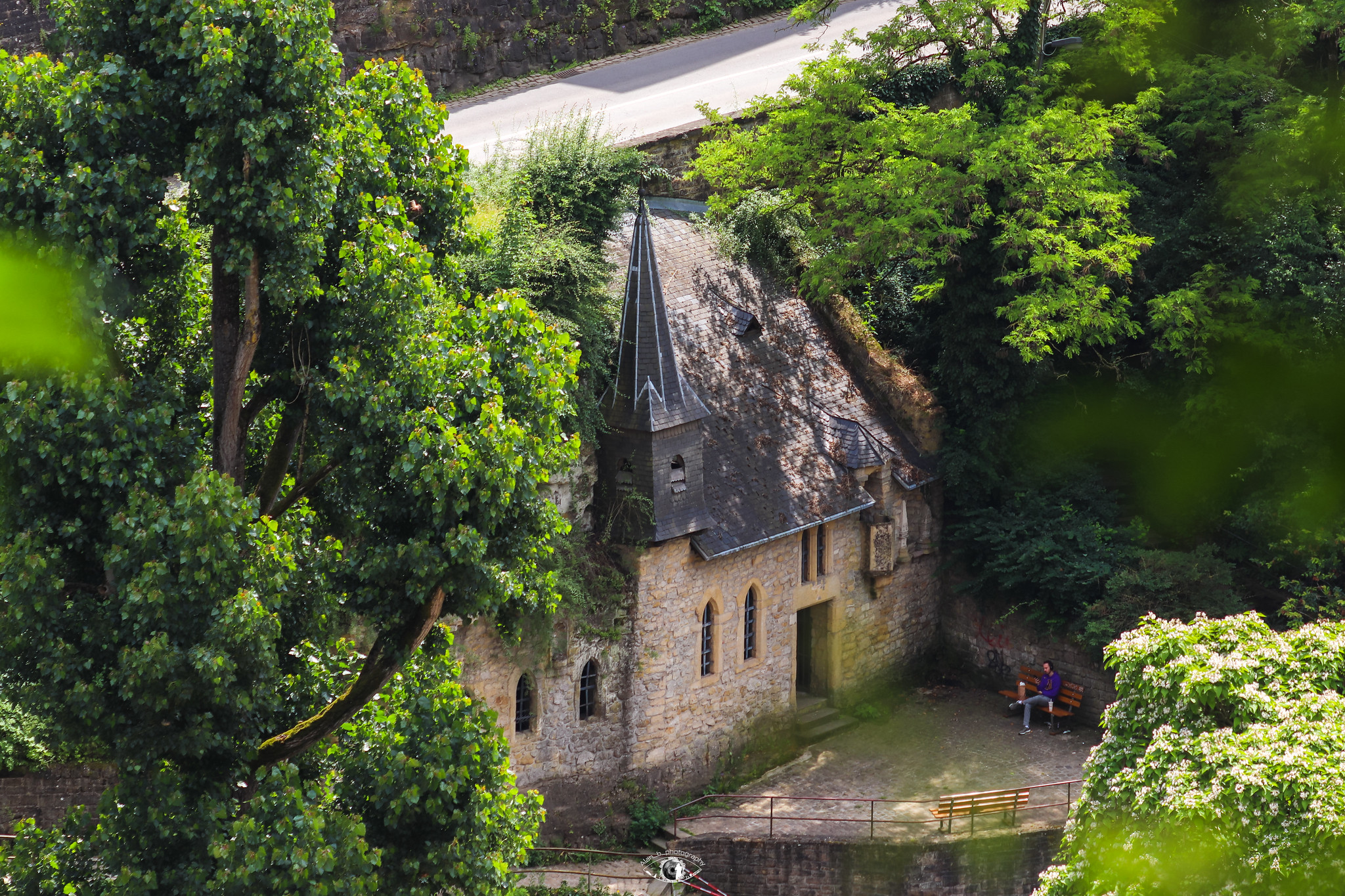 La chapelle Saint-Quirin, chapelle semi-troglodytique du Luxembourg la chapelle saint quirinn chapelle troglodytique du luxembourg 2 la-chapelle-saint-quirin-chapelle-troglodytique-du-luxembourg-2