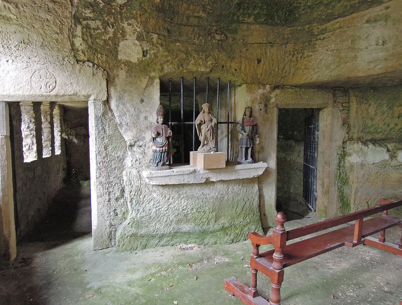 La chapelle Saint-Quirin, chapelle semi-troglodytique du Luxembourg la chapelle saint quirinn chapelle troglodytique du luxembourg 6 la-chapelle-saint-quirinn-chapelle-troglodytique-du-luxembourg-6