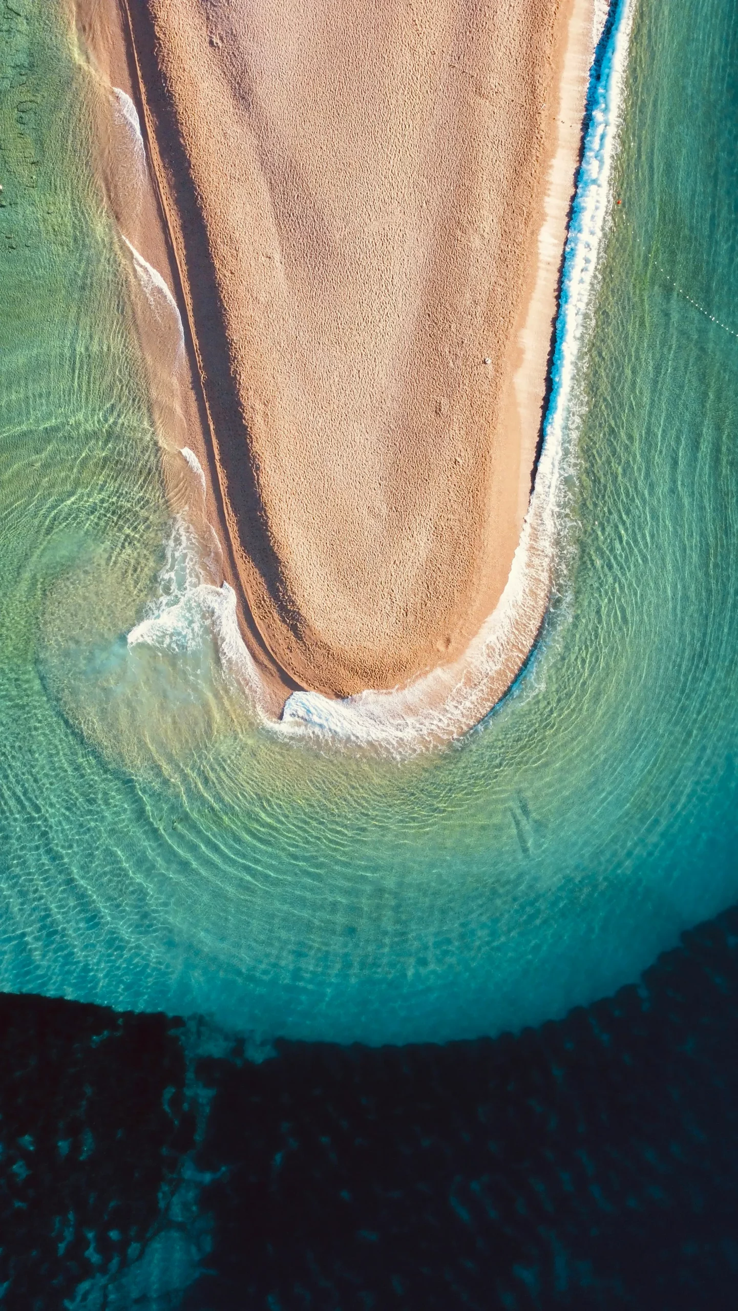 La magnifique plage de Zlatni Rat, corne d'or de Croatie la magnifique plage de zlatni rat corne dor de croatie 2 scaled la-magnifique-plage-de-zlatni-rat-corne-dor-de-croatie-2-scaled