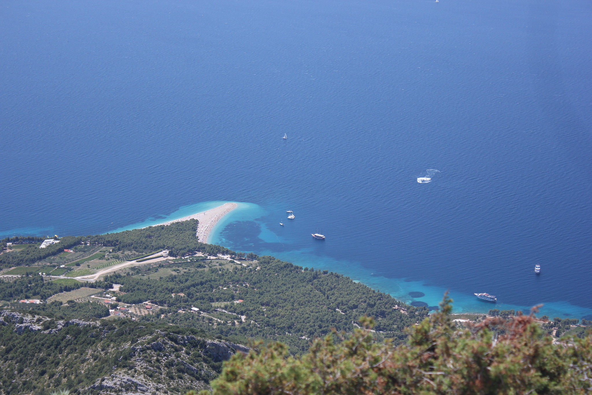 La magnifique plage de Zlatni Rat, corne d'or de Croatie la magnifique plage de zlatni rat corne dor de croatie 3 la-magnifique-plage-de-zlatni-rat-corne-dor-de-croatie-3