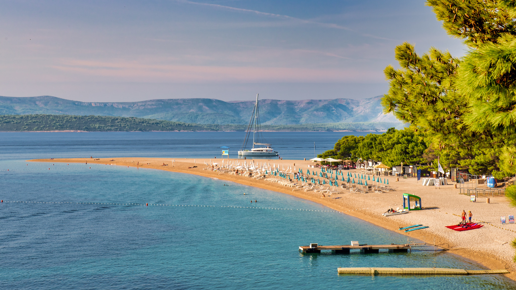 La magnifique plage de Zlatni Rat, corne d'or de Croatie la magnifique plage de zlatni rat corne dor de croatie 5 la-magnifique-plage-de-zlatni-rat-corne-dor-de-croatie-5