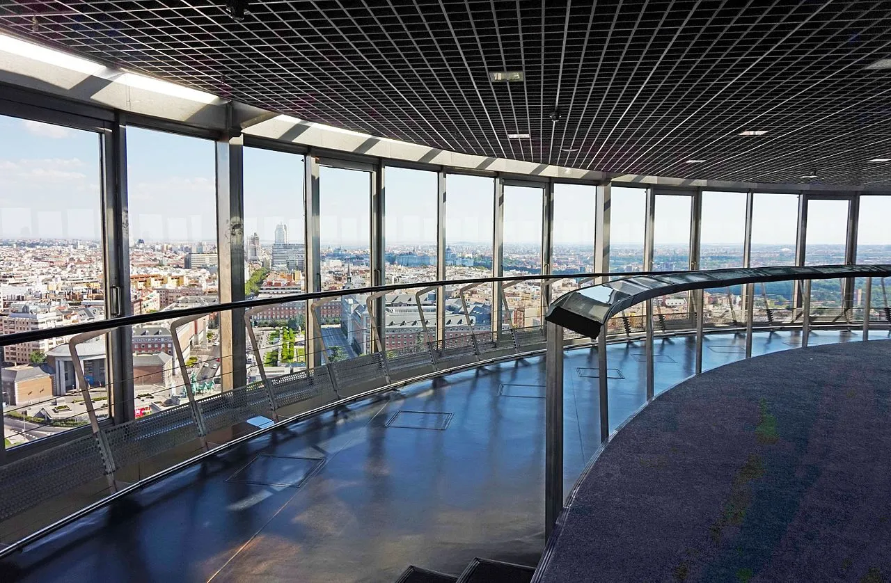 Le phare de Moncloa offre une magnifique vue sur Madrid le phare de moncloa offre une magnifique vue sur madrid faro moncloa 5 le-phare-de-moncloa-offre-une-magnifique-vue-sur-madrid-faro-moncloa-5