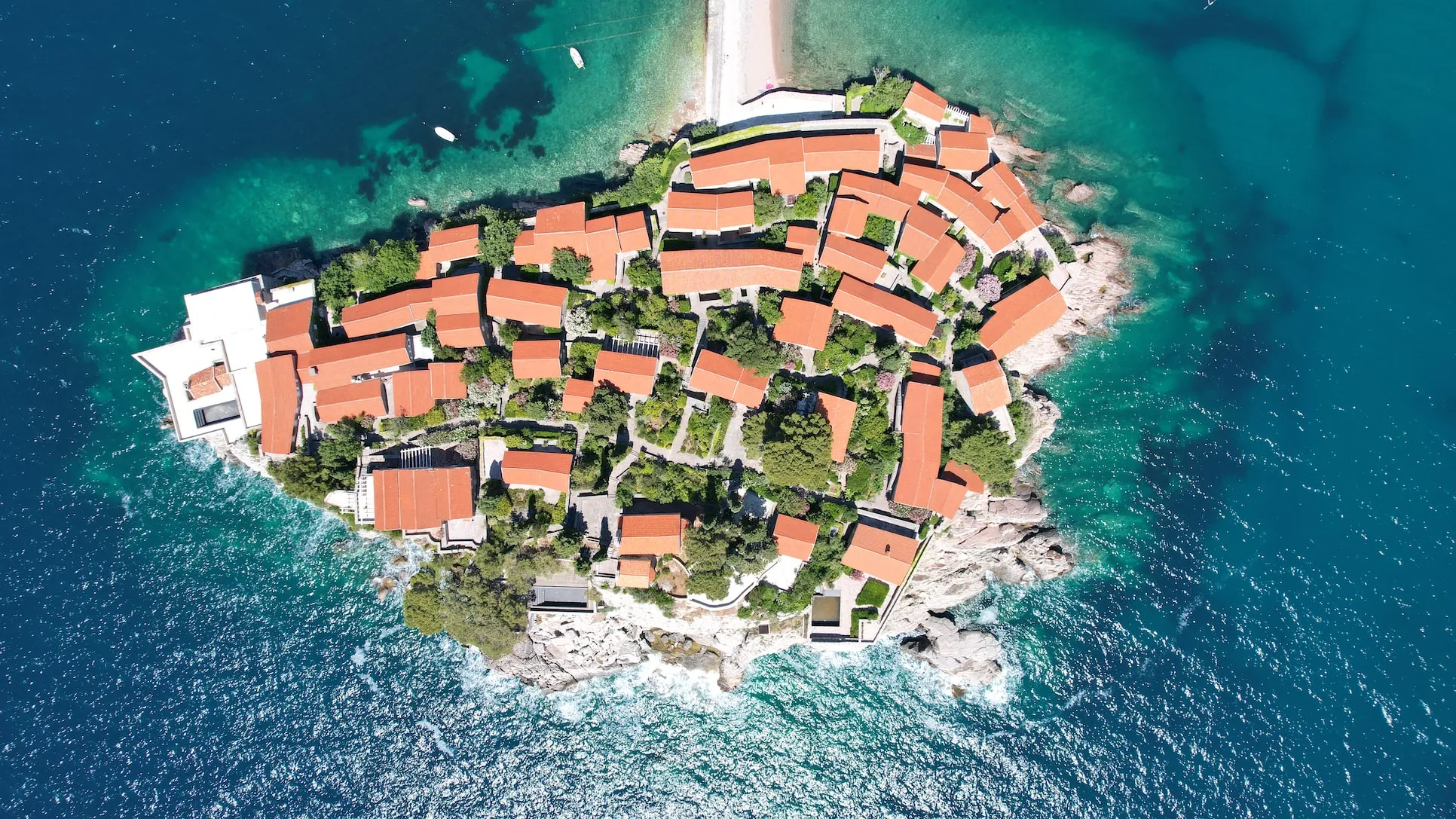 Sveti Stefan : un petit joyau du Monténégro transformé en complexe de luxe sveti stefan un petit joyau du montenegro transforme en complexe de luxe 2 sveti-stefan-un-petit-joyau-du-montenegro-transforme-en-complexe-de-luxe-2