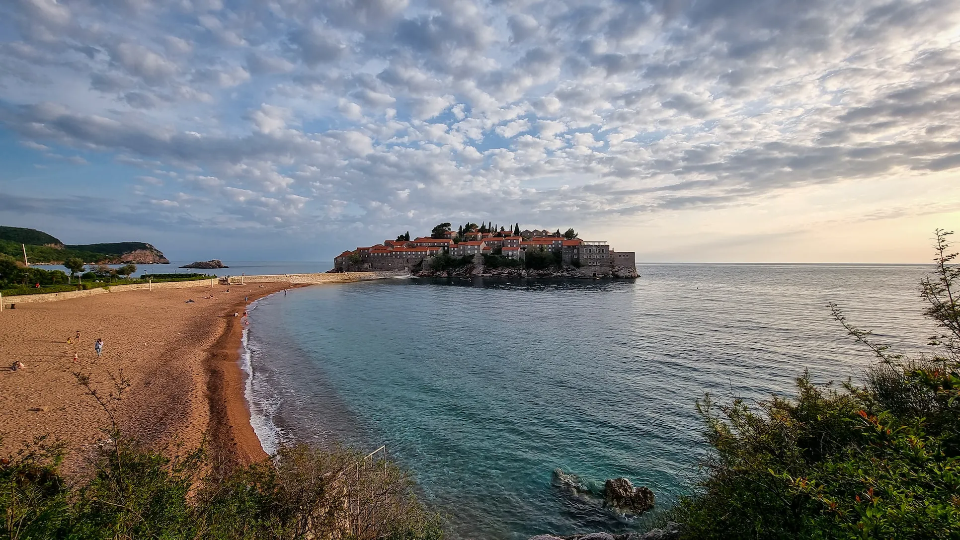Sveti Stefan : un petit joyau du Monténégro transformé en complexe de luxe sveti stefan un petit joyau du montenegro transforme en complexe de luxe 4 sveti-stefan-un-petit-joyau-du-montenegro-transforme-en-complexe-de-luxe-4
