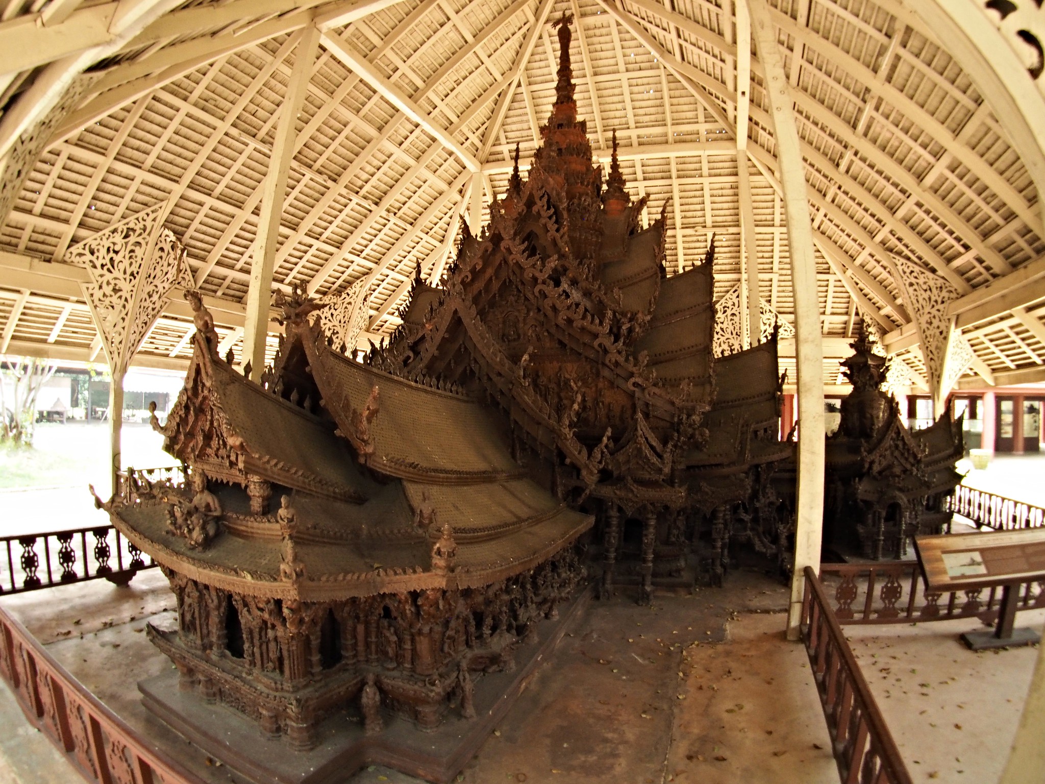 Ancien Siam, le gigantesque musée Muang Boran de Thaïlande ancien siam le gigantesque musee muang boran thailande 2 ancien-siam-le-gigantesque-musee-muang-boran-thailande-2