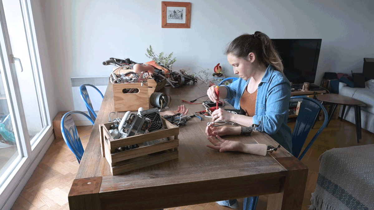 Des femmes androïdes en GIF des femmes androides en gif robot next door 12 des-femmes-androides-en-gif-robot-next-door-12