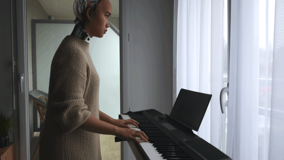 Des femmes androïdes en GIF des femmes androides en gif robot next door 5 des-femmes-androides-en-gif-robot-next-door-5