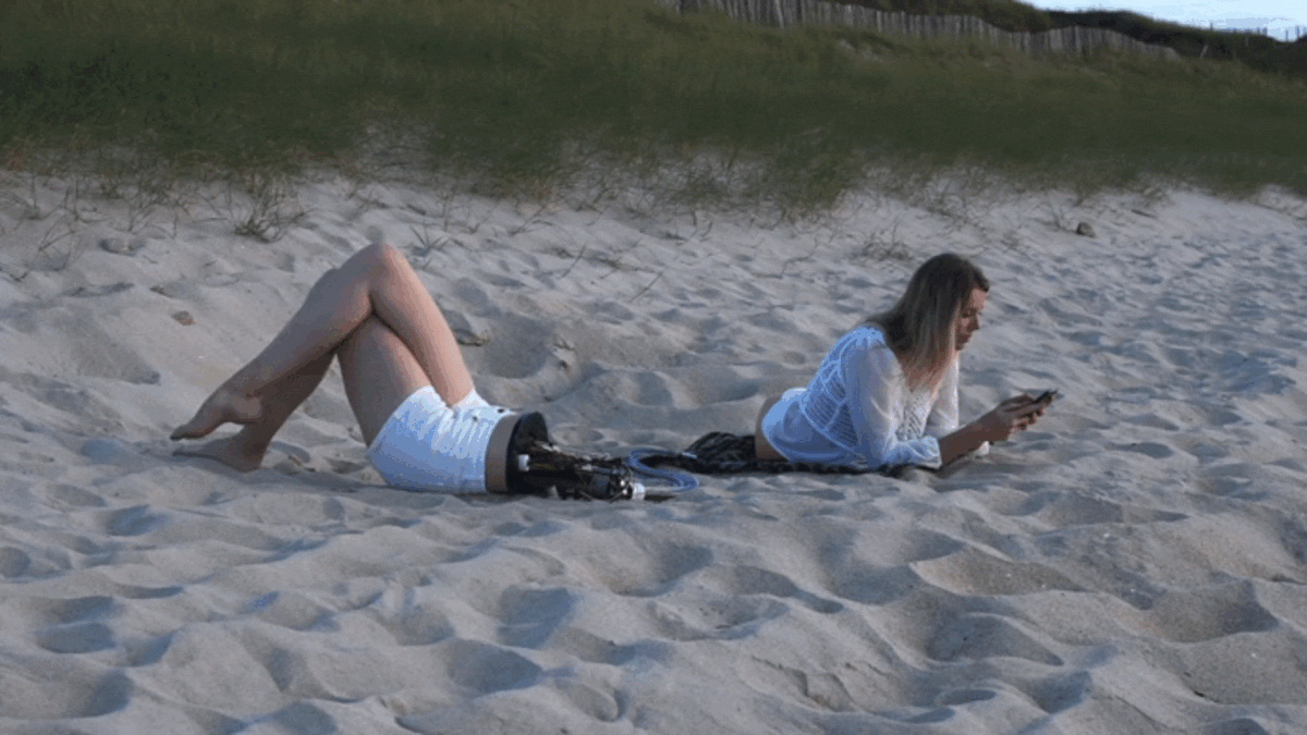 Des femmes androïdes en GIF des femmes androides en gif robot next door 8 des-femmes-androides-en-gif-robot-next-door-8