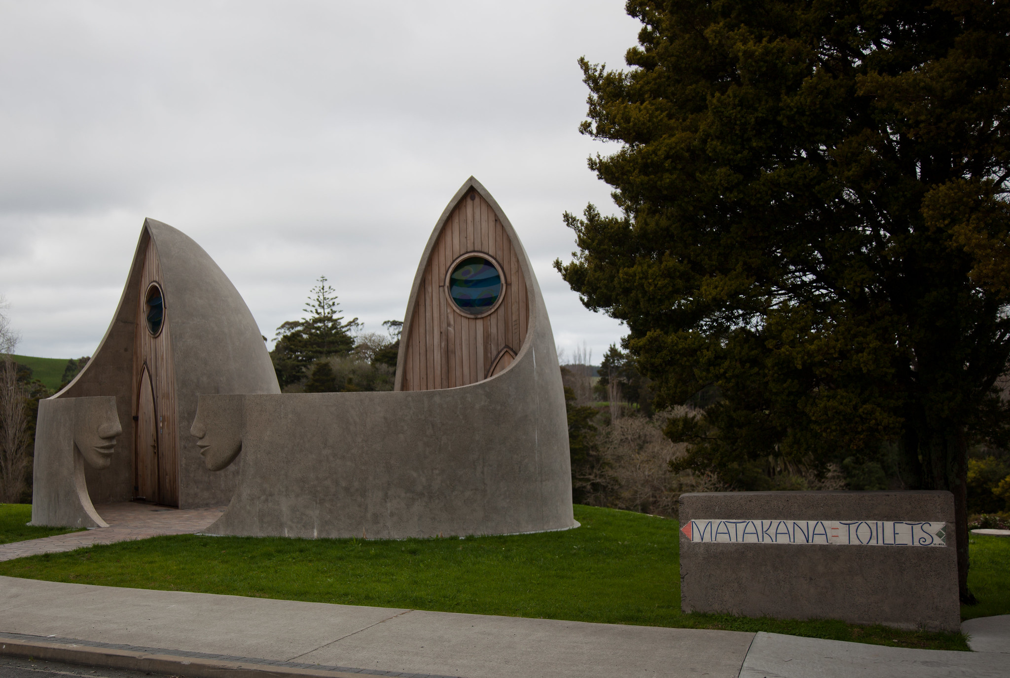 Les jolies toilettes de Matakana en Nouvelle Zélande les jolies toilettes de matakana en nouvelle zelande 1 les-jolies-toilettes-de-matakana-en-nouvelle-zelande-1