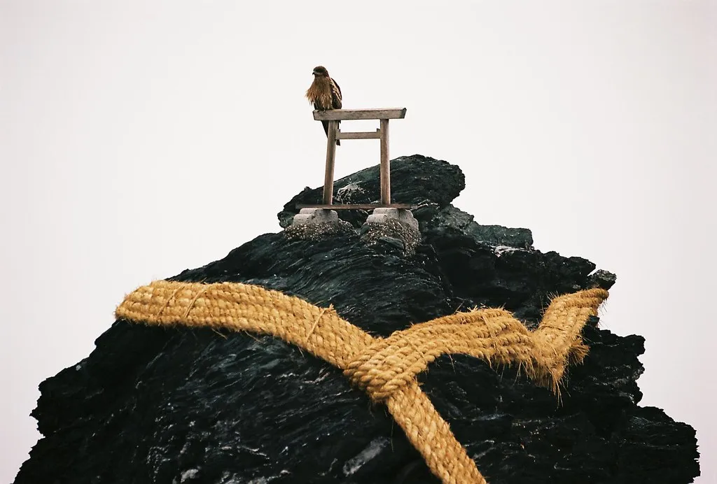 Meoto Iwa, les rochers mariés sacrés meoto iwa les rochers maries sacres ise japon 3 meoto-iwa-les-rochers-maries-sacres-ise-japon-3