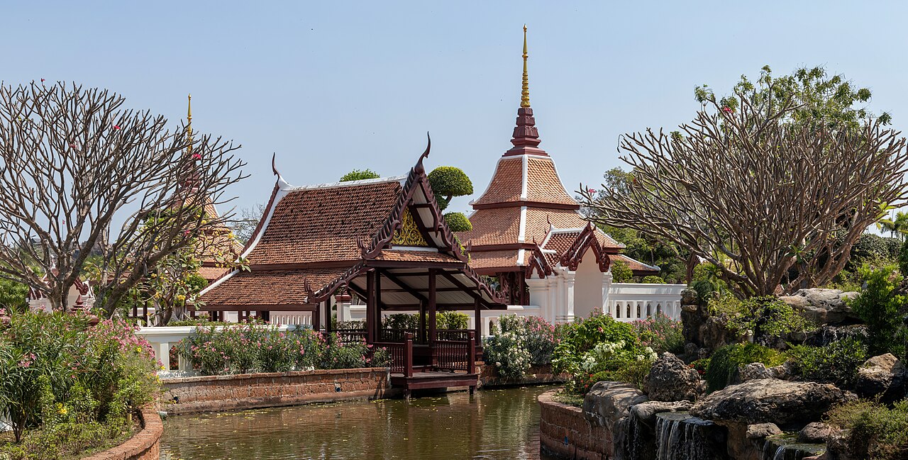 Pavillons et cours d’eau du jardin de Kuan Yin à Ancient Siam Pavillons et cours d’eau du jardin de Kuan Yin à Ancient Siam