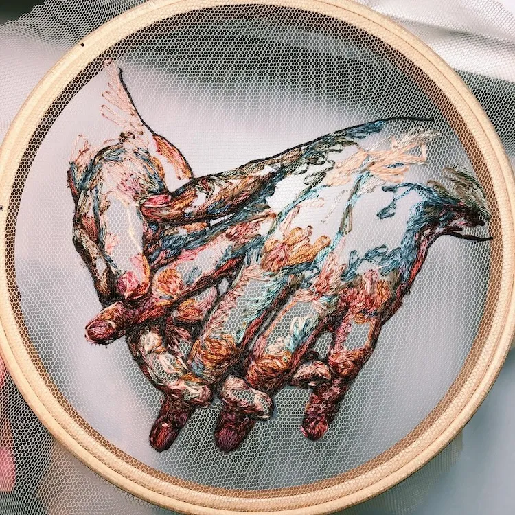 De grands portraits avec de longs fils colorés brodés sur du tulle par Katerina Marchenko de grands portraits avec de longs fils colores brodes sur du tulle katerina marchenko 6 de-grands-portraits-avec-de-longs-fils-colores-brodes-sur-du-tulle-katerina-marchenko-6