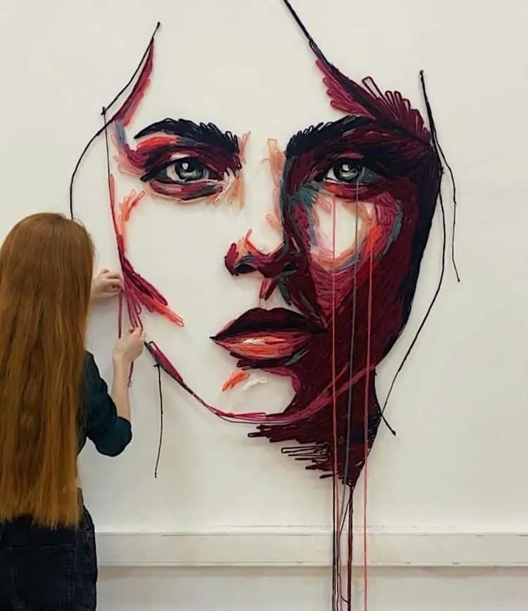 De grands portraits avec de longs fils colorés brodés sur du tulle par Katerina Marchenko de grands portraits avec de longs fils colores brodes sur du tulle katerina marchenko 7 de-grands-portraits-avec-de-longs-fils-colores-brodes-sur-du-tulle-katerina-marchenko-7