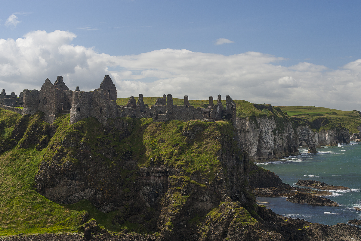 Le château de Dunluce, château de Pyke dans Game of Thrones le chateau de dunluce chateau de pyke dans game of thrones antrim irlande du nord 3 le-chateau-de-dunluce-chateau-de-pyke-dans-game-of-thrones-antrim-irlande-du-nord-3.