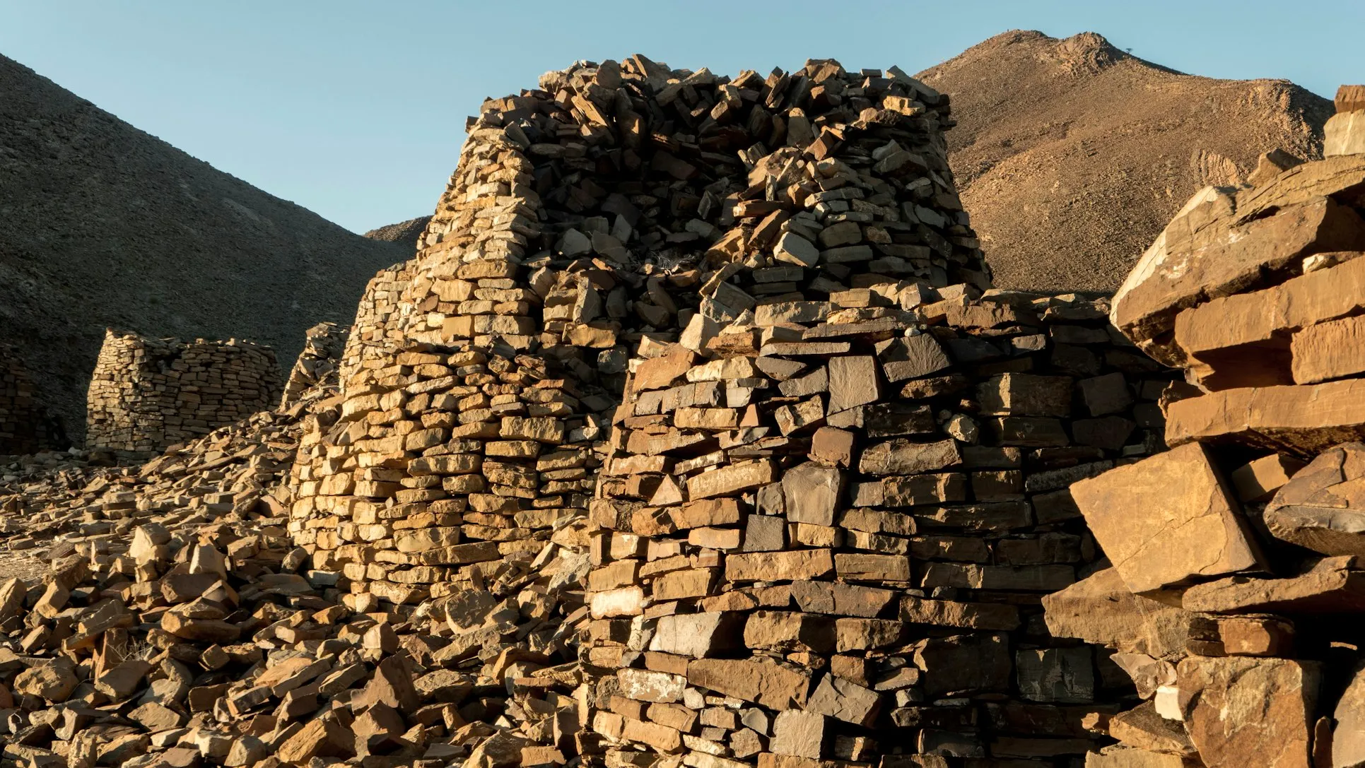 Les tombes en ruche de Al-Ayn les tombes en ruche de al ayn oman tholos 3 les-tombes-en-ruche-de-al-ayn-oman-tholos-3.