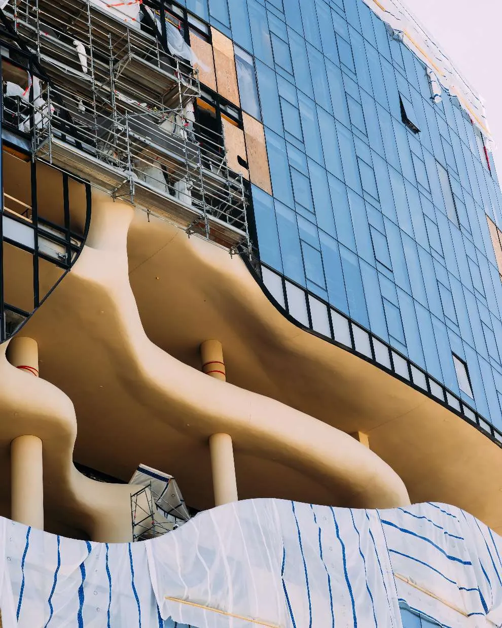 La fantastique façade de la résidence One River North de Denver la fantastique facade de la residence one river north de denver 3 la-fantastique-facade-de-la-residence-one-river-north-de-denver-3