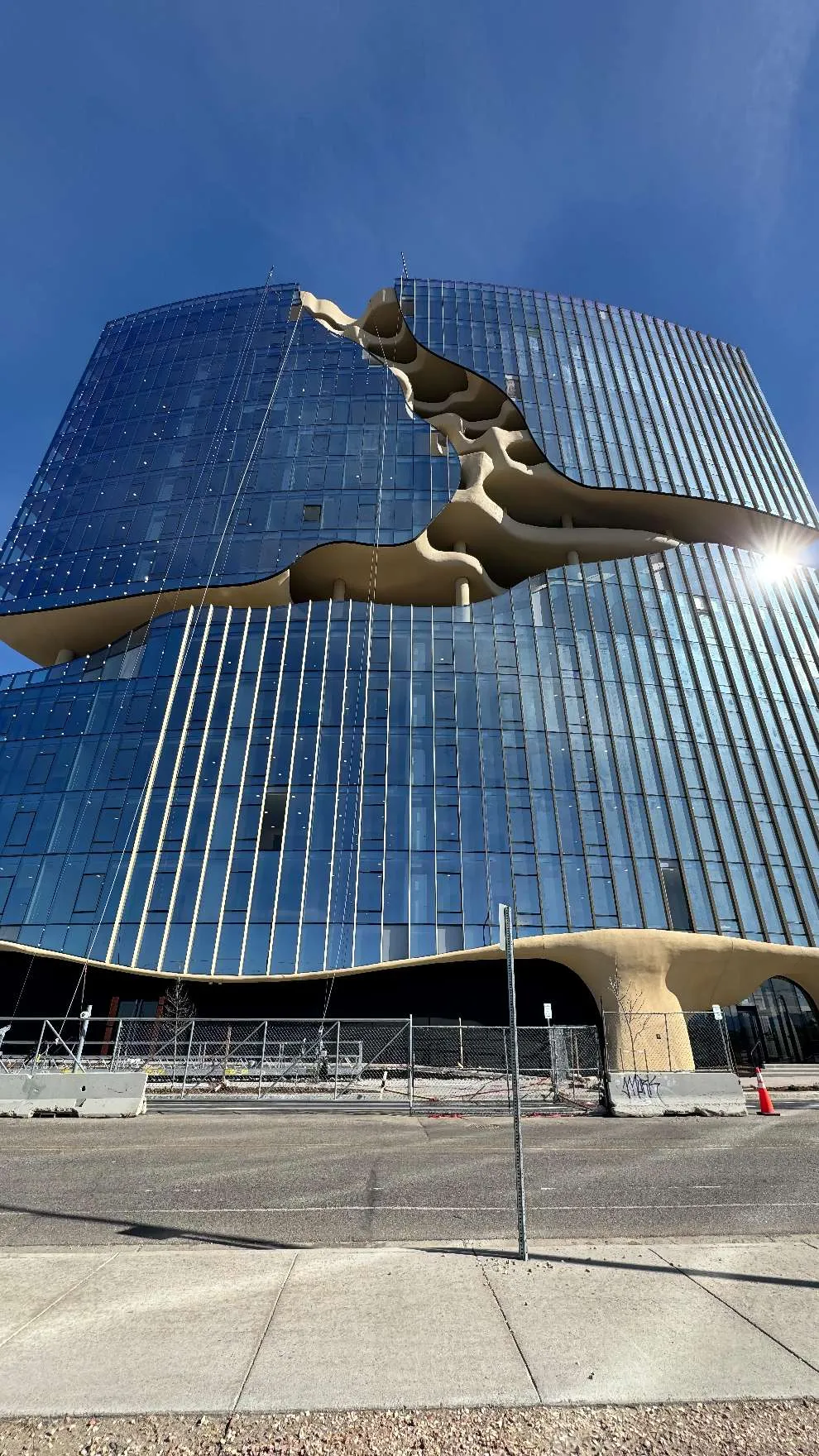 La fantastique façade de la résidence One River North de Denver la fantastique facade de la residence one river north de denver 7 la-fantastique-facade-de-la-residence-one-river-north-de-denver-7