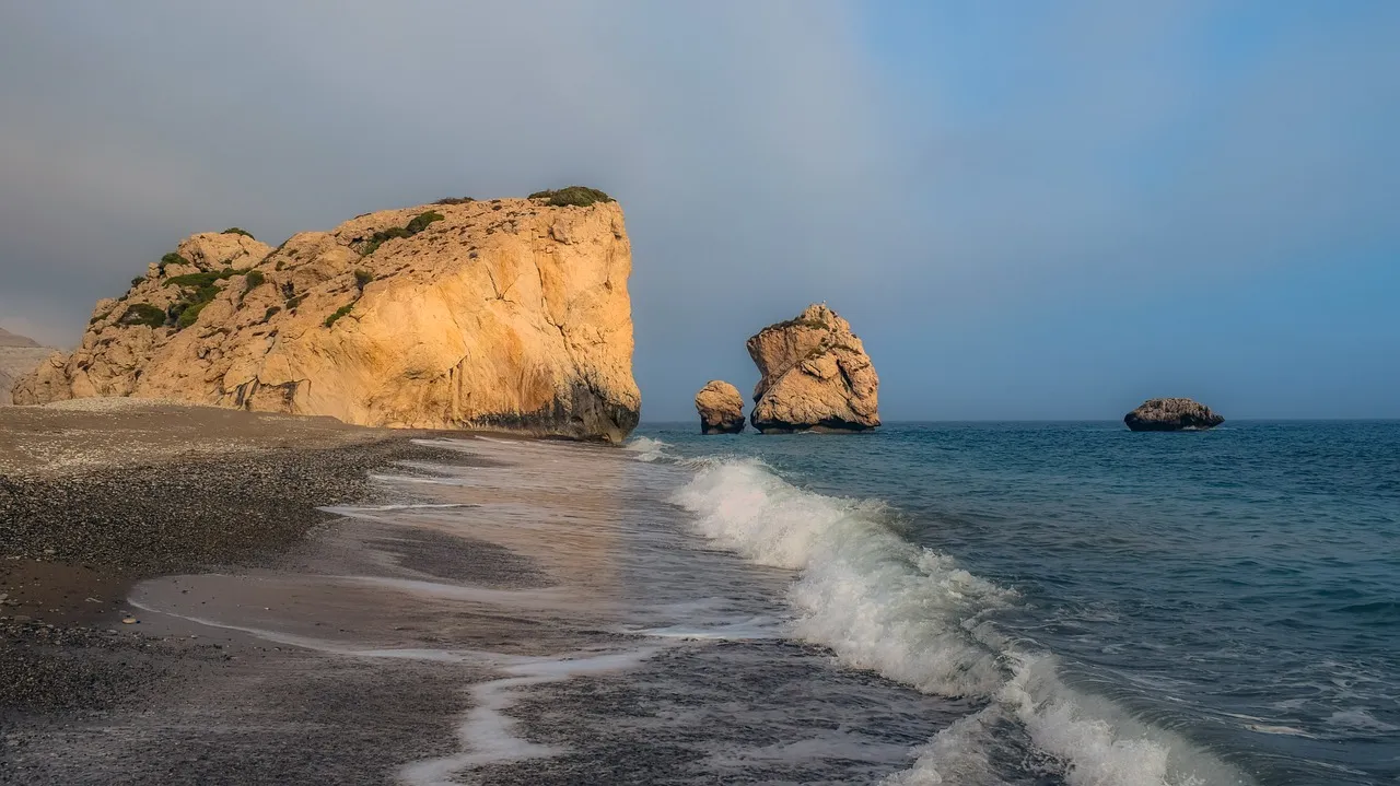 Petra tou Romiou, le rocher d'Aphrodite petra tou romiou le rocher daphrodite 2 petra-tou-romiou-le-rocher-daphrodite-2