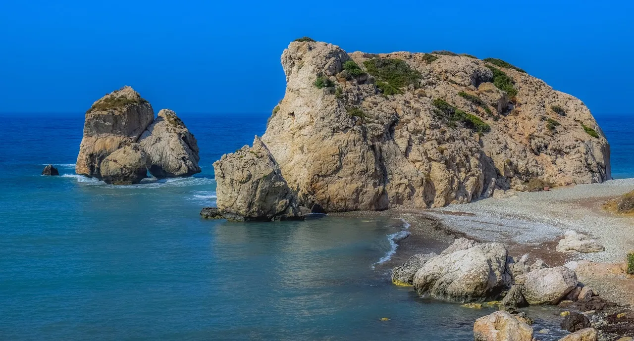 Petra tou Romiou, le rocher d'Aphrodite petra tou romiou le rocher daphrodite 3 petra-tou-romiou-le-rocher-daphrodite-3