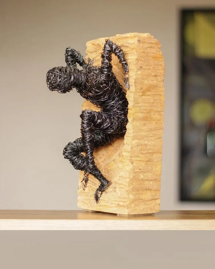 Des personnages en fil de fer poétiques par Karen Akhikyan des personnages en fil de fer poetiques par karen akhikyan 5 des-personnages-en-fil-de-fer-poetiques-par-karen-akhikyan-5