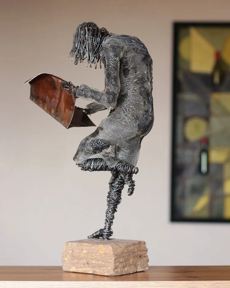 Des personnages en fil de fer poétiques par Karen Akhikyan des personnages en fil de fer poetiques par karen akhikyan 7 des-personnages-en-fil-de-fer-poetiques-par-karen-akhikyan-7