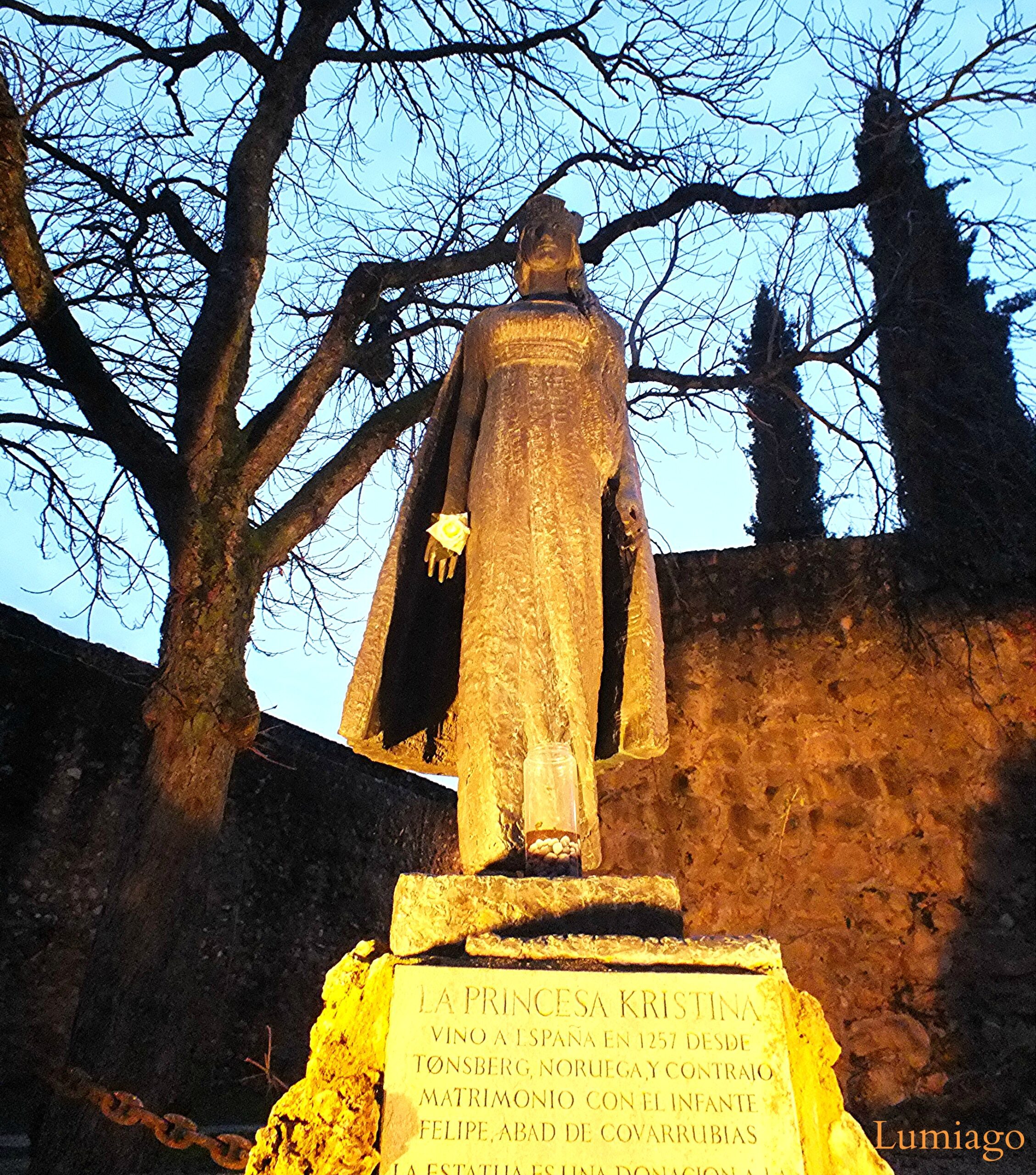 La statue de la princesse Kristina à Covarrubias la statue de la princesse kristina a covarrubias 4 scaled la-statue-de-la-princesse-kristina-a-covarrubias-4