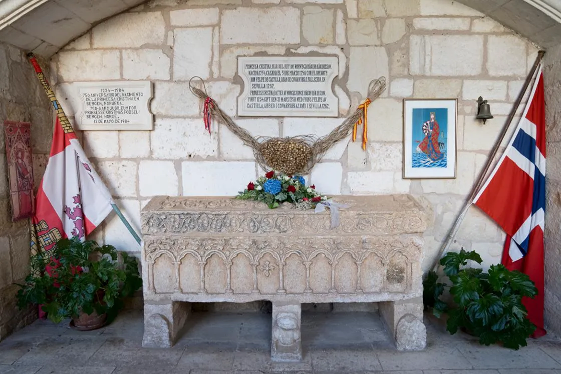 La statue de la princesse Kristina à Covarrubias la statue de la princesse kristina a covarrubias tombeau la-statue-de-la-princesse-kristina-a-covarrubias-tombeau