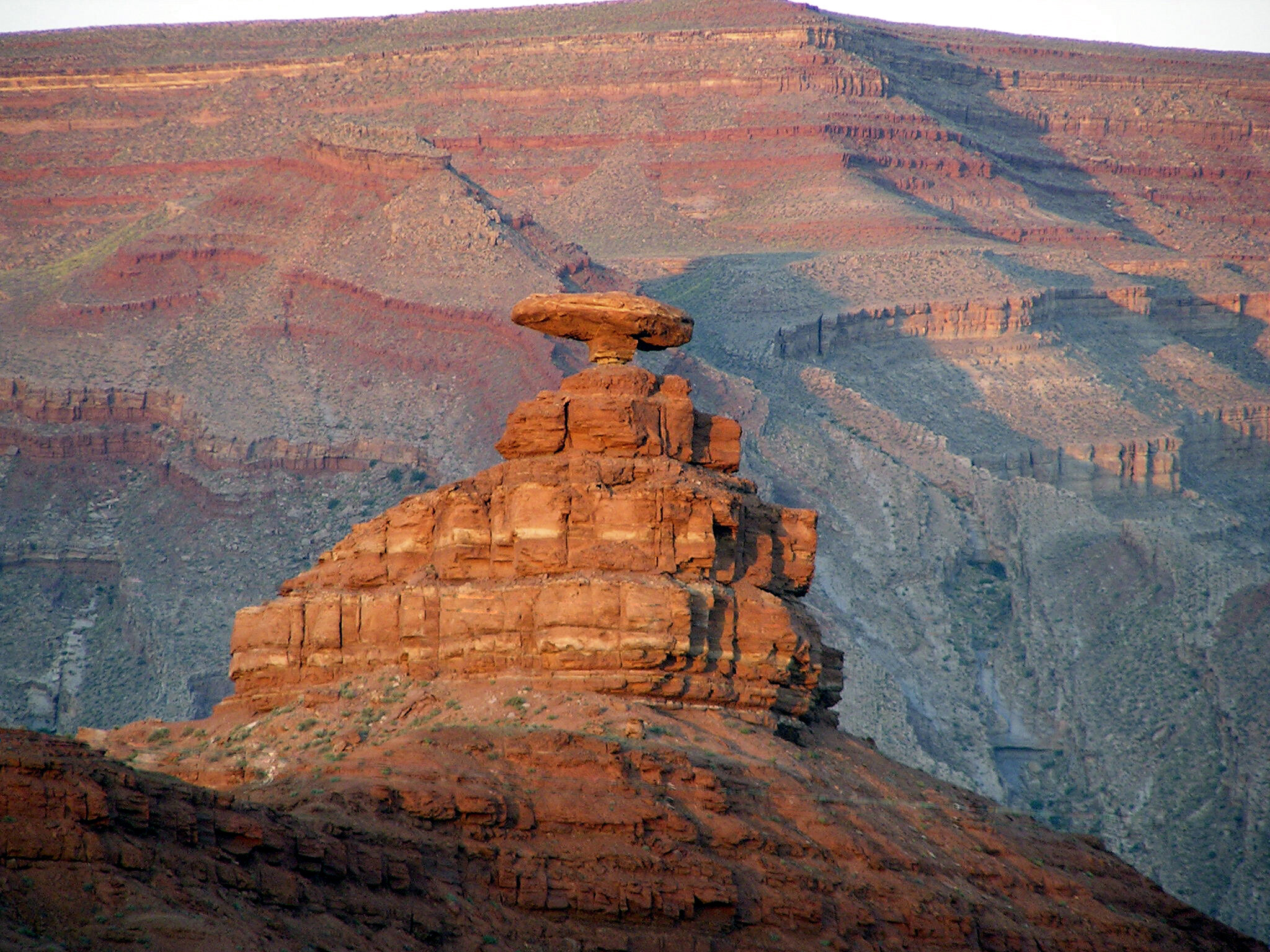 Mexican Hat Rock, le rocher sombrero de l'Utah mexican hat rock le rocher sombrero de l utah 1 mexican-hat-rock-le-rocher-sombrero-de-l-utah-1