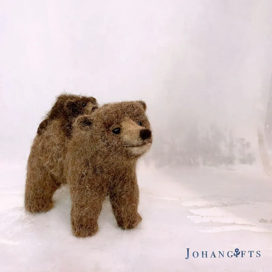 Un artiste réalise d'adorables animaux en feutre un artiste realise dadorables animaux en feutre 14 ours brun et son ourson un-artiste-realise-dadorables-animaux-en-feutre-14-ours-brun-et-son-ourson