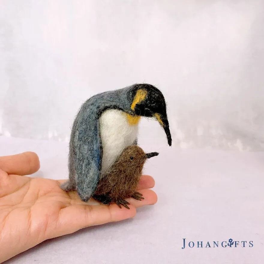 Un artiste réalise d'adorables animaux en feutre un artiste realise dadorables animaux en feutre 23 machot royal et poussin un-artiste-realise-dadorables-animaux-en-feutre-23-machot-royal-et-poussin.
