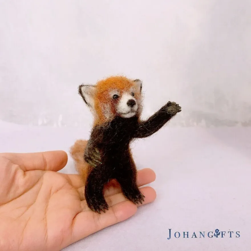 Un artiste réalise d'adorables animaux en feutre un artiste realise dadorables animaux en feutre 6 panda un-artiste-realise-dadorables-animaux-en-feutre-6-panda-roux.