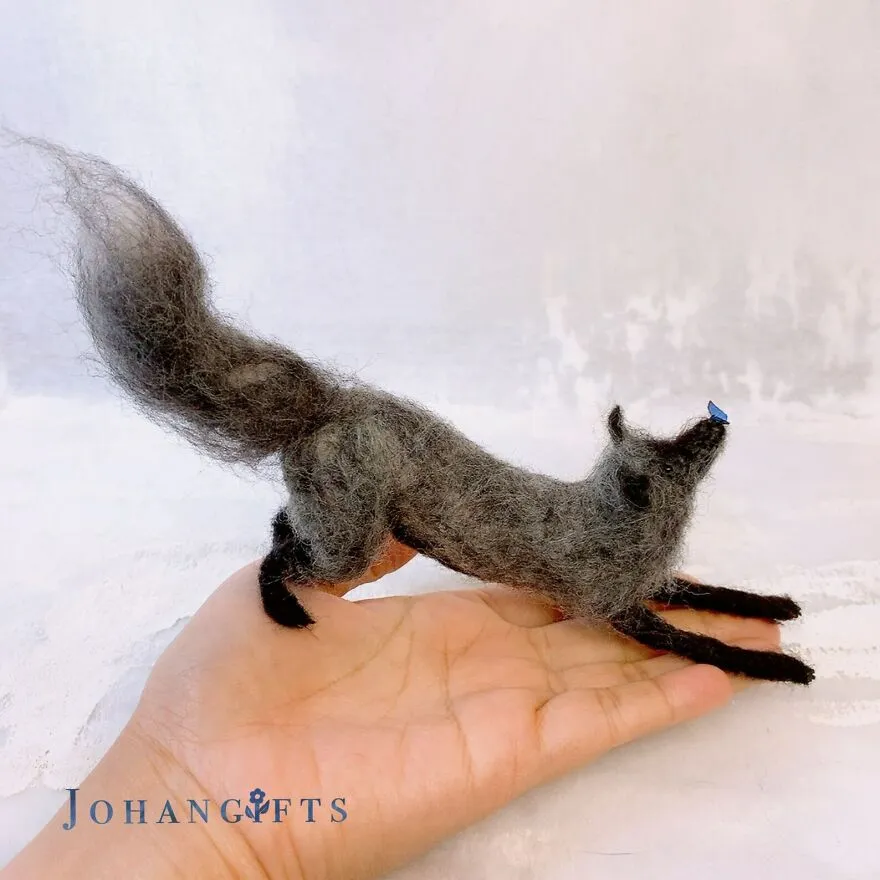 Un artiste réalise d'adorables animaux en feutre un artiste realise dadorables animaux en feutre 7 renard argente un-artiste-realise-dadorables-animaux-en-feutre-7-renard-argente