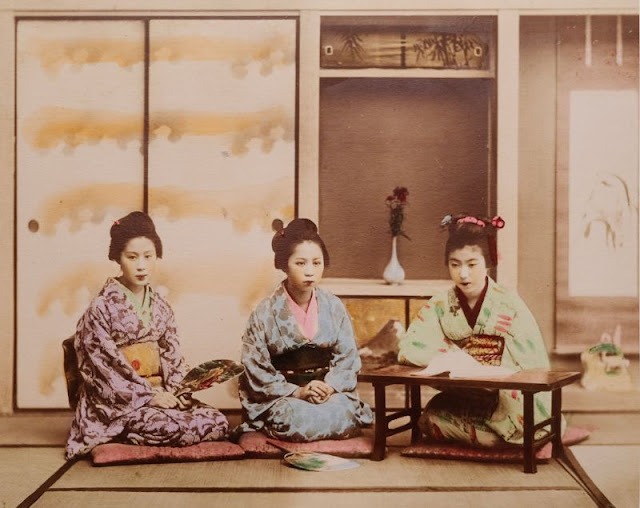 30 photos coloriées à la main de Ponta et Oen, deux geishas célèbres de la fin des années 1890 30 photos coloriees a la main de ponta et oen deux geishas celebres de la fin des annees 1890 1 30-photos-coloriees-a-la-main-de-ponta-et-oen-deux-geishas-celebres-de-la-fin-des-annees-1890-1