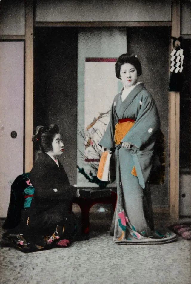 30 photos coloriées à la main de Ponta et Oen, deux geishas célèbres de la fin des années 1890 30 photos coloriees a la main de ponta et oen deux geishas celebres de la fin des annees 1890 11 30-photos-coloriees-a-la-main-de-ponta-et-oen-deux-geishas-celebres-de-la-fin-des-annees-1890-11