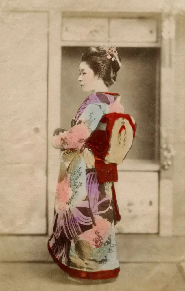 30 photos coloriées à la main de Ponta et Oen, deux geishas célèbres de la fin des années 1890 30 photos coloriees a la main de ponta et oen deux geishas celebres de la fin des annees 1890 22 30-photos-coloriees-a-la-main-de-ponta-et-oen-deux-geishas-celebres-de-la-fin-des-annees-1890-22