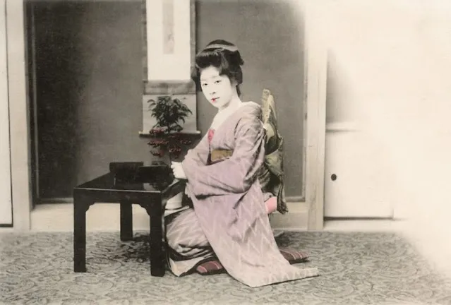 30 photos coloriées à la main de Ponta et Oen, deux geishas célèbres de la fin des années 1890 30 photos coloriees a la main de ponta et oen deux geishas celebres de la fin des annees 1890 26 30-photos-coloriees-a-la-main-de-ponta-et-oen-deux-geishas-celebres-de-la-fin-des-annees-1890-26